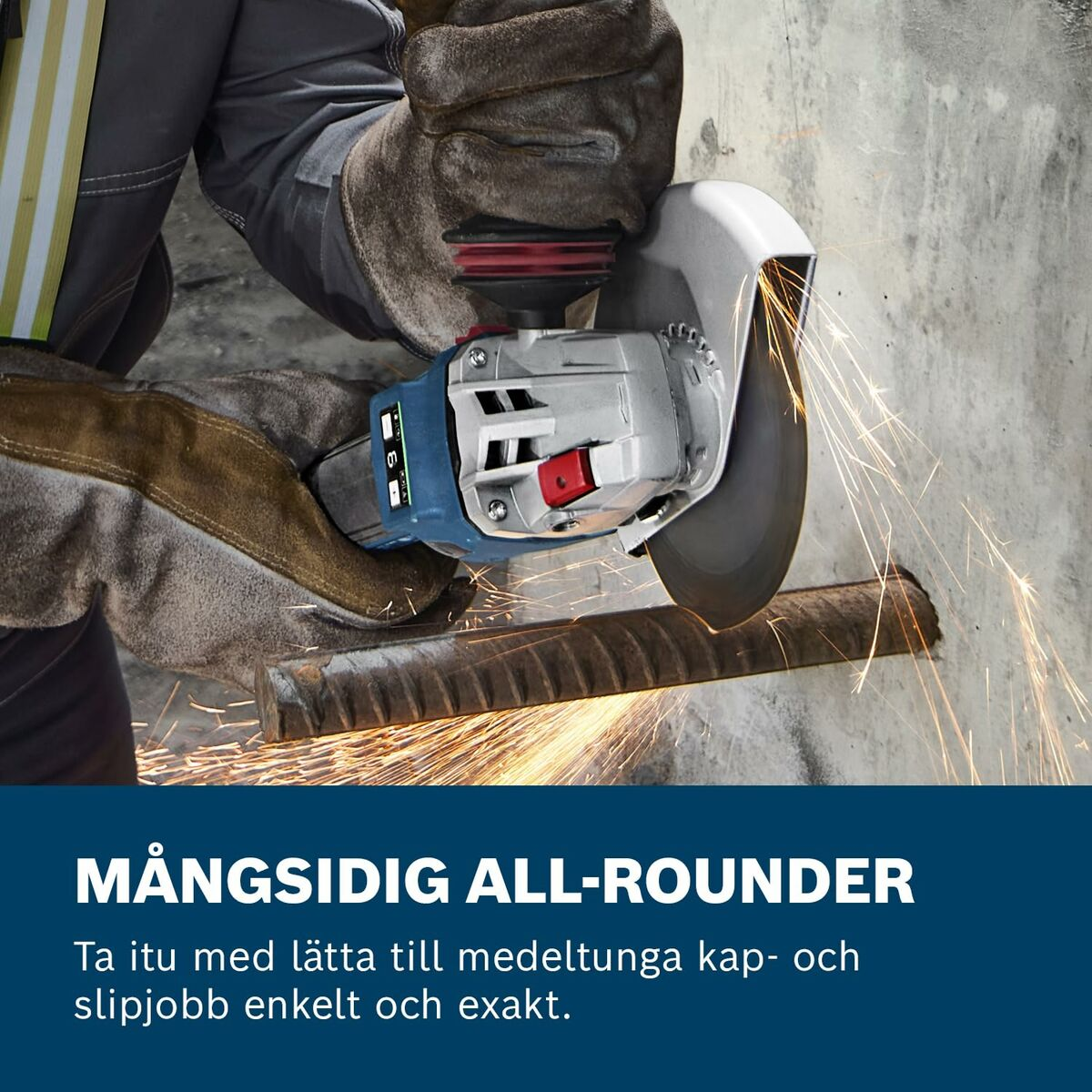 Ein Handwerker benutzt einen Winkelschleifer, um Metall zu schneiden. Funken sprühen.