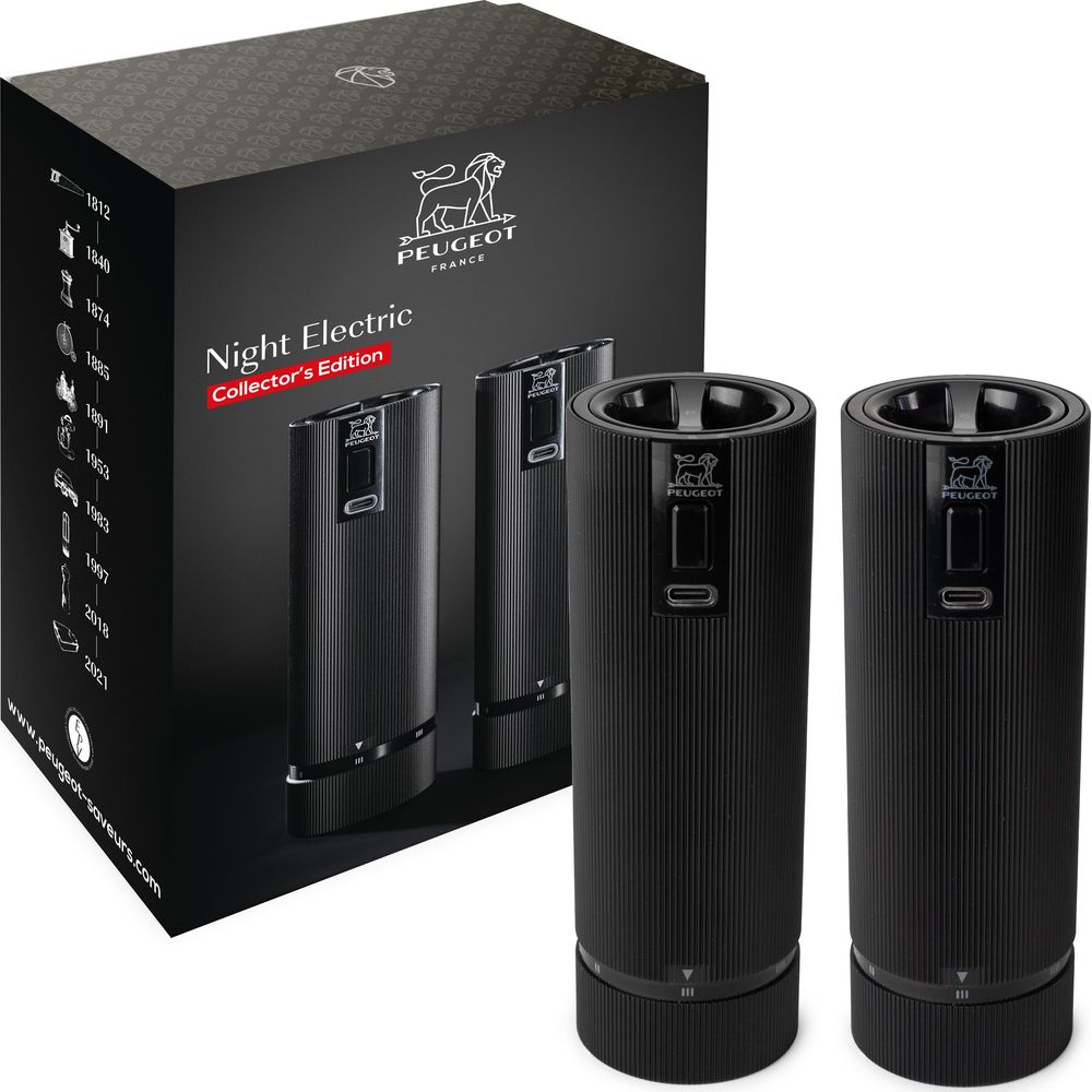 Due macinini Peugeot Night Electric neri in una scatola accanto alla sua confezione.