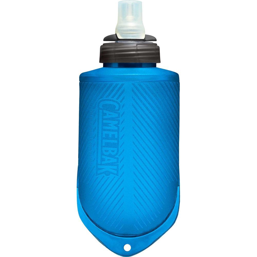 Blaue CamelBak-Trinkflasche mit grauem Deckel und weißem Mundstück.