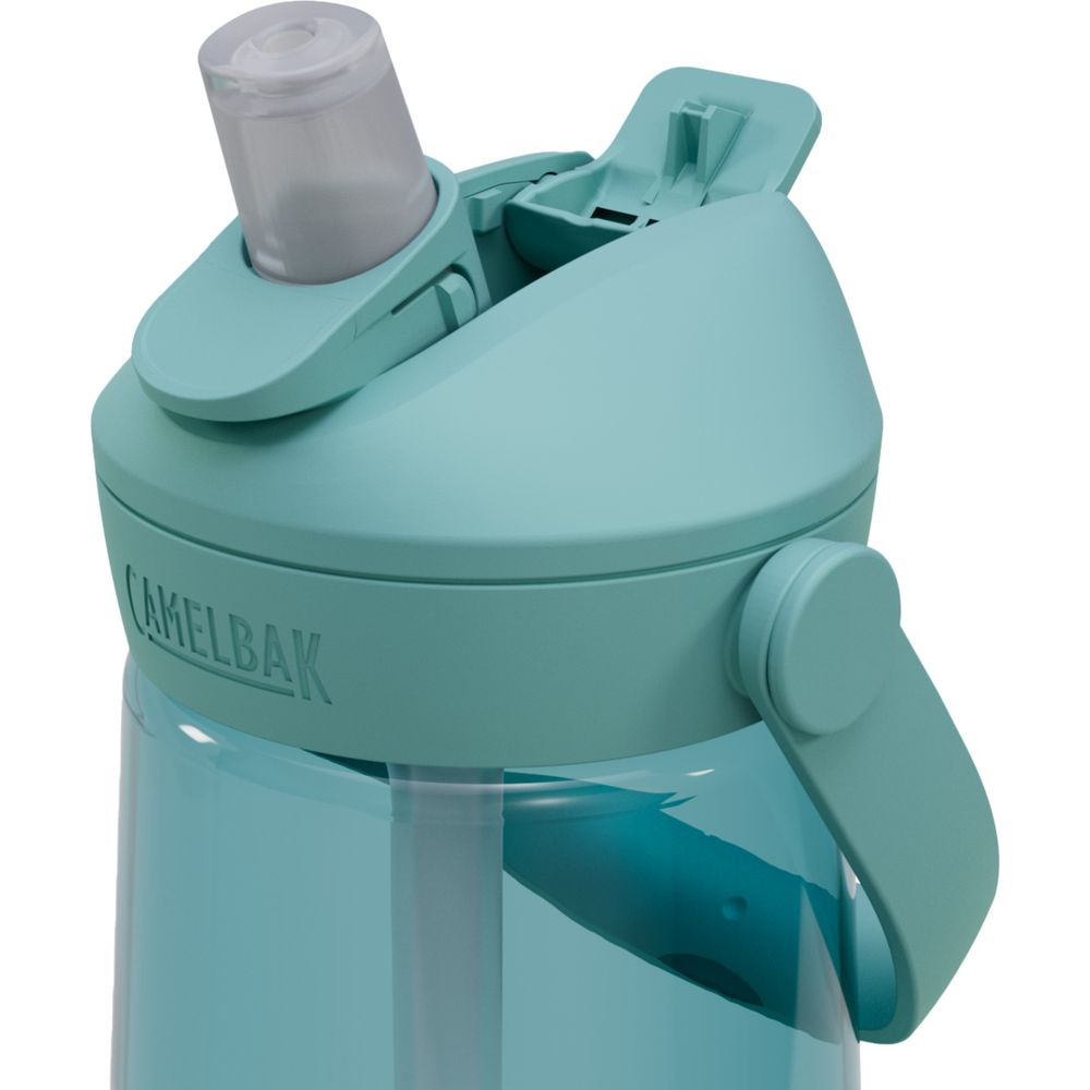 Türkise Camelbak-Wasserflasche mit Strohhalm und Tragegriff.