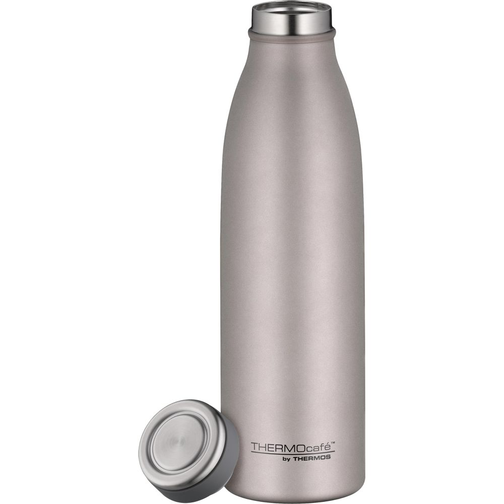 Eine schimmernde, roségoldene Thermoskanne mit silbernem Deckel daneben.