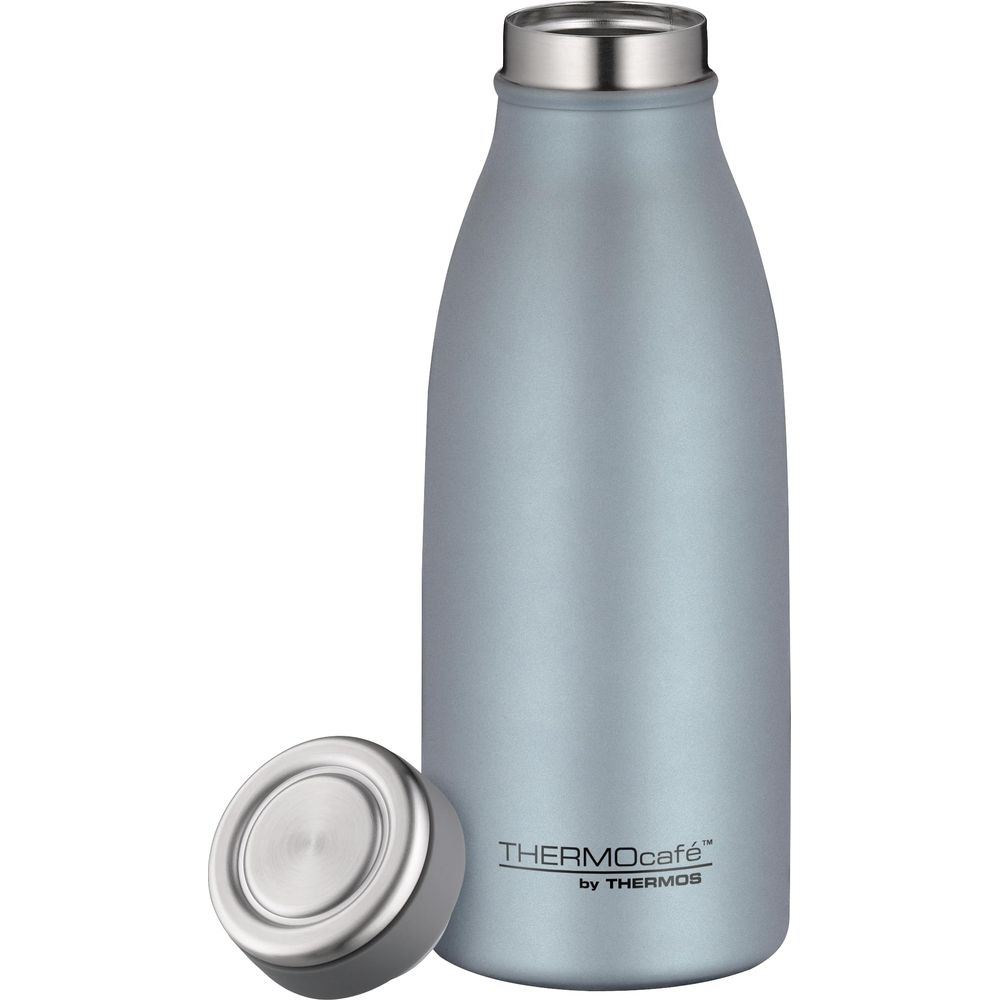 Eine hellblaue Thermoskanne mit silbernem Deckel daneben.