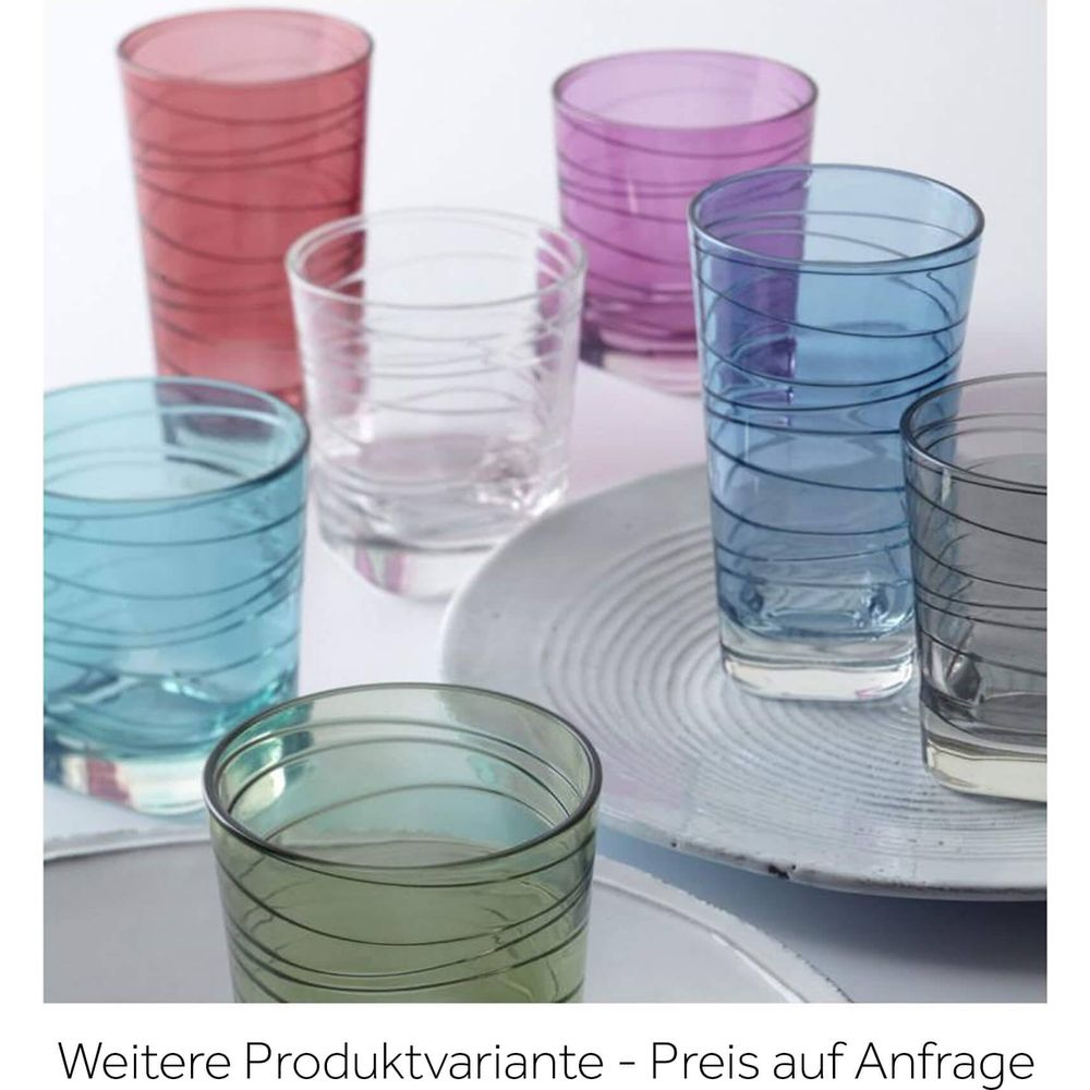 Mehrere bunte Gläser mit horizontalen Linien auf einem Teller.