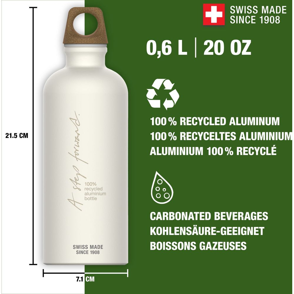 Eine weiße Aluminiumflasche mit grüner Beschriftung, 21,5 cm hoch.