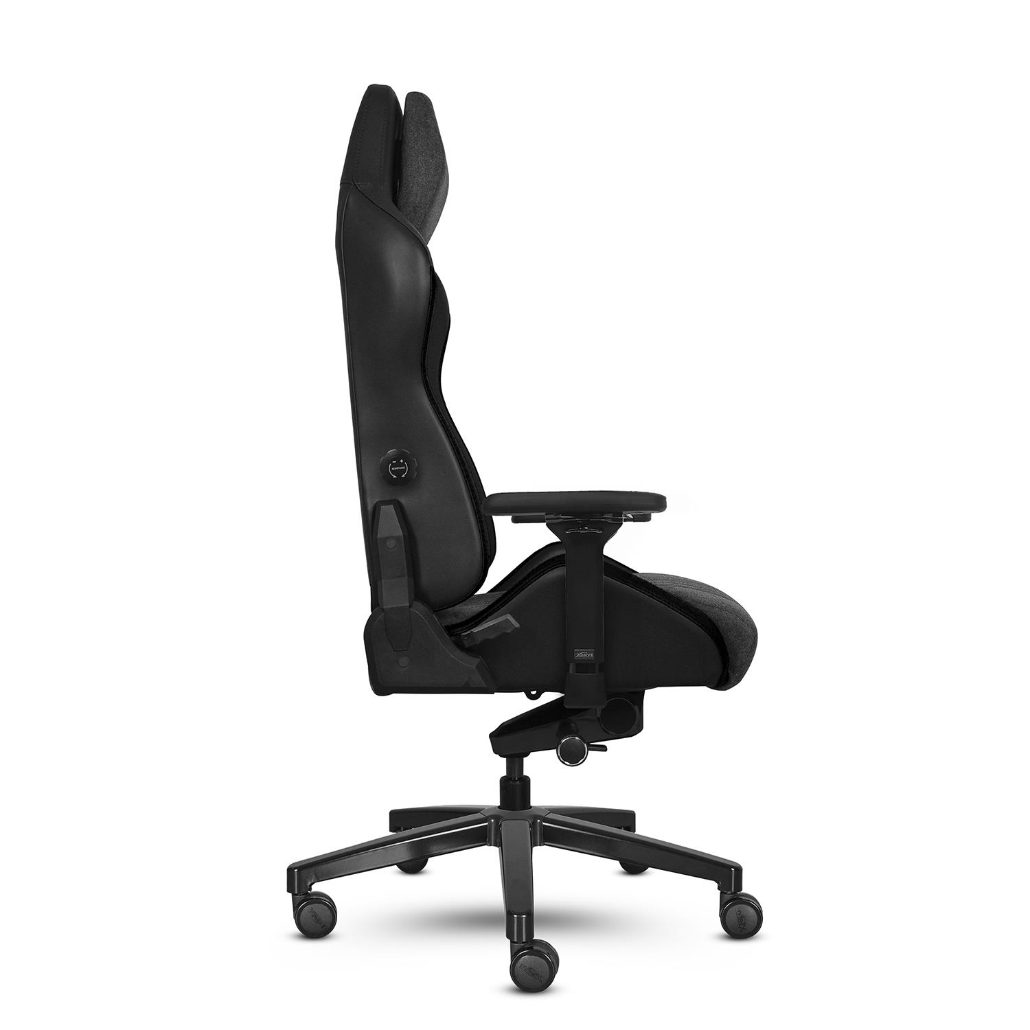Tekerlekli siyah ergonomik ofis koltuğu, yandan görünüm.