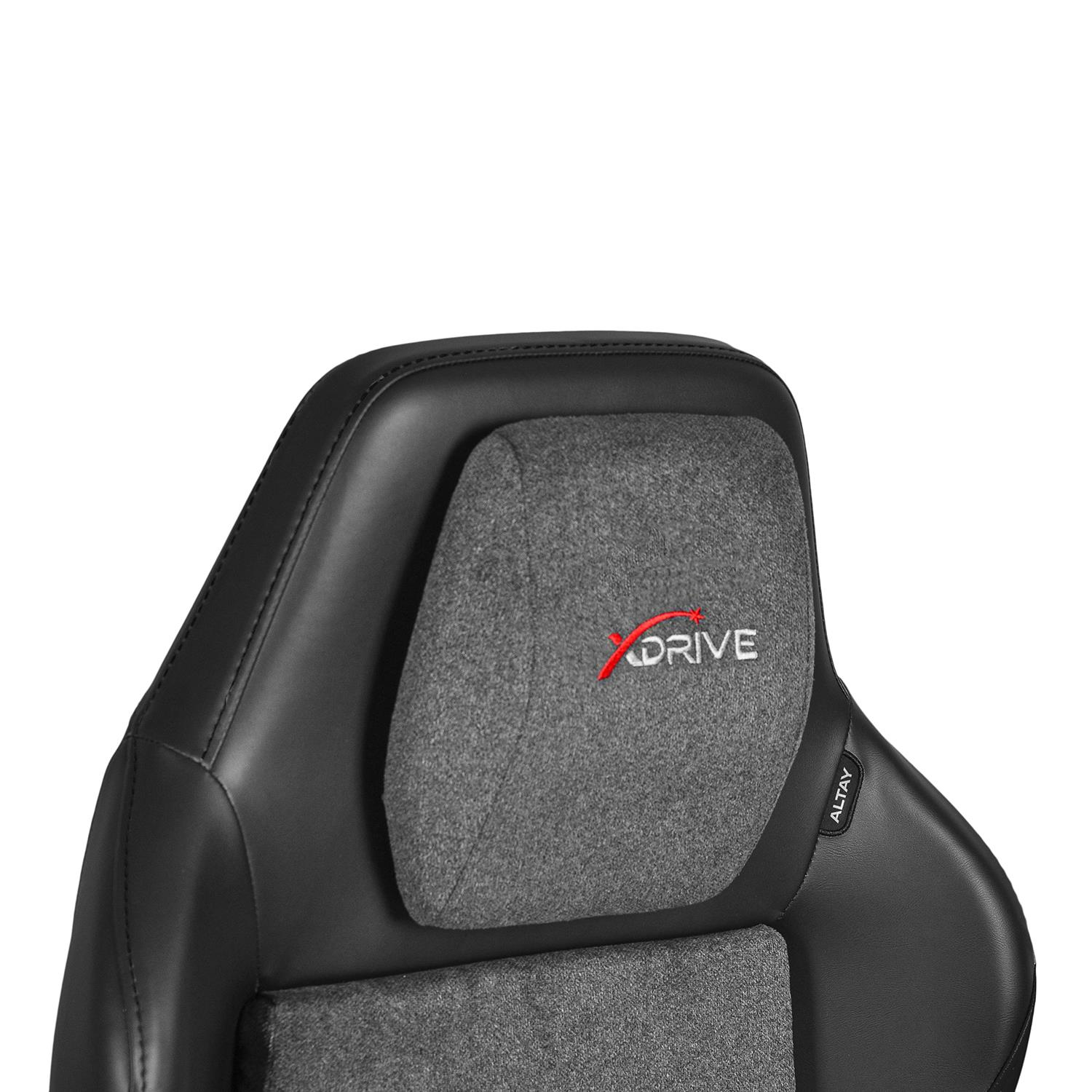 Kırmızı "DRIVE" logolu gri kumaş ve siyah deri koltuk.