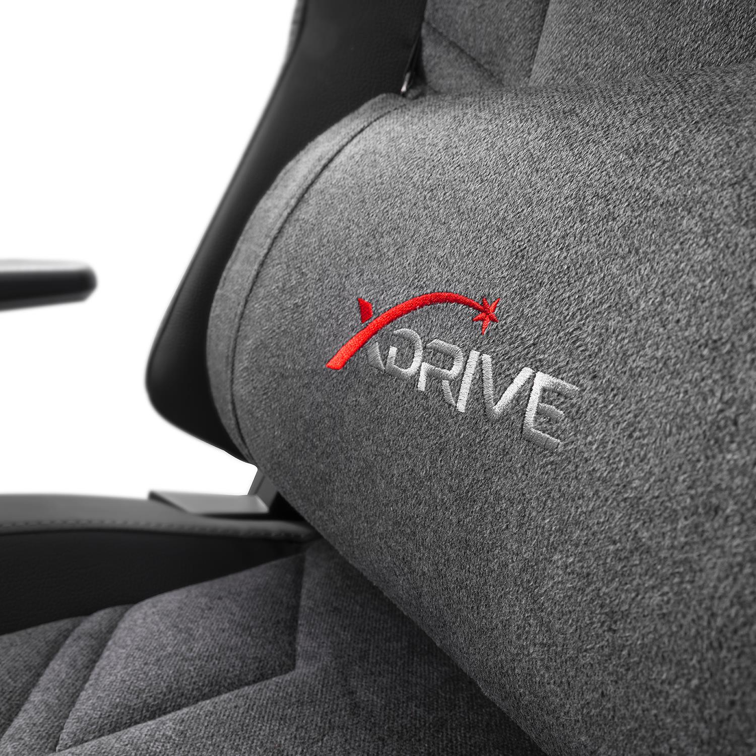 Kırmızı logo ve "DRIVE" yazılı gri sandalye.