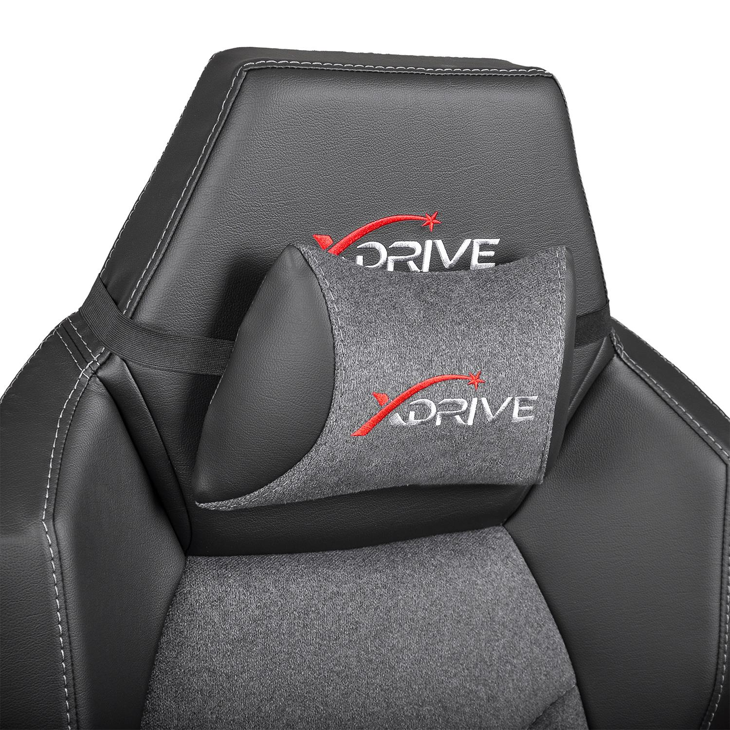 Kırmızı "DRIVE" logolu siyah suni deri oyuncu koltuğu ve baş desteği.