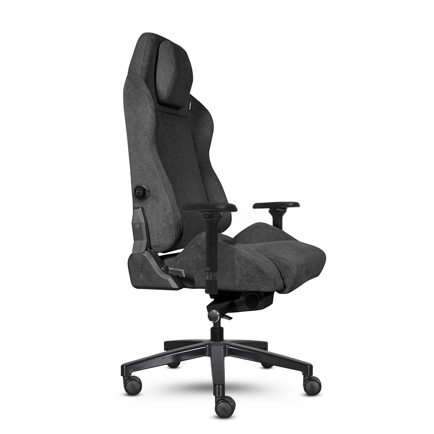Koyu renkli, ergonomik ofis koltuğu, baş dayanağı ve ayarlanabilir kolçaklı.