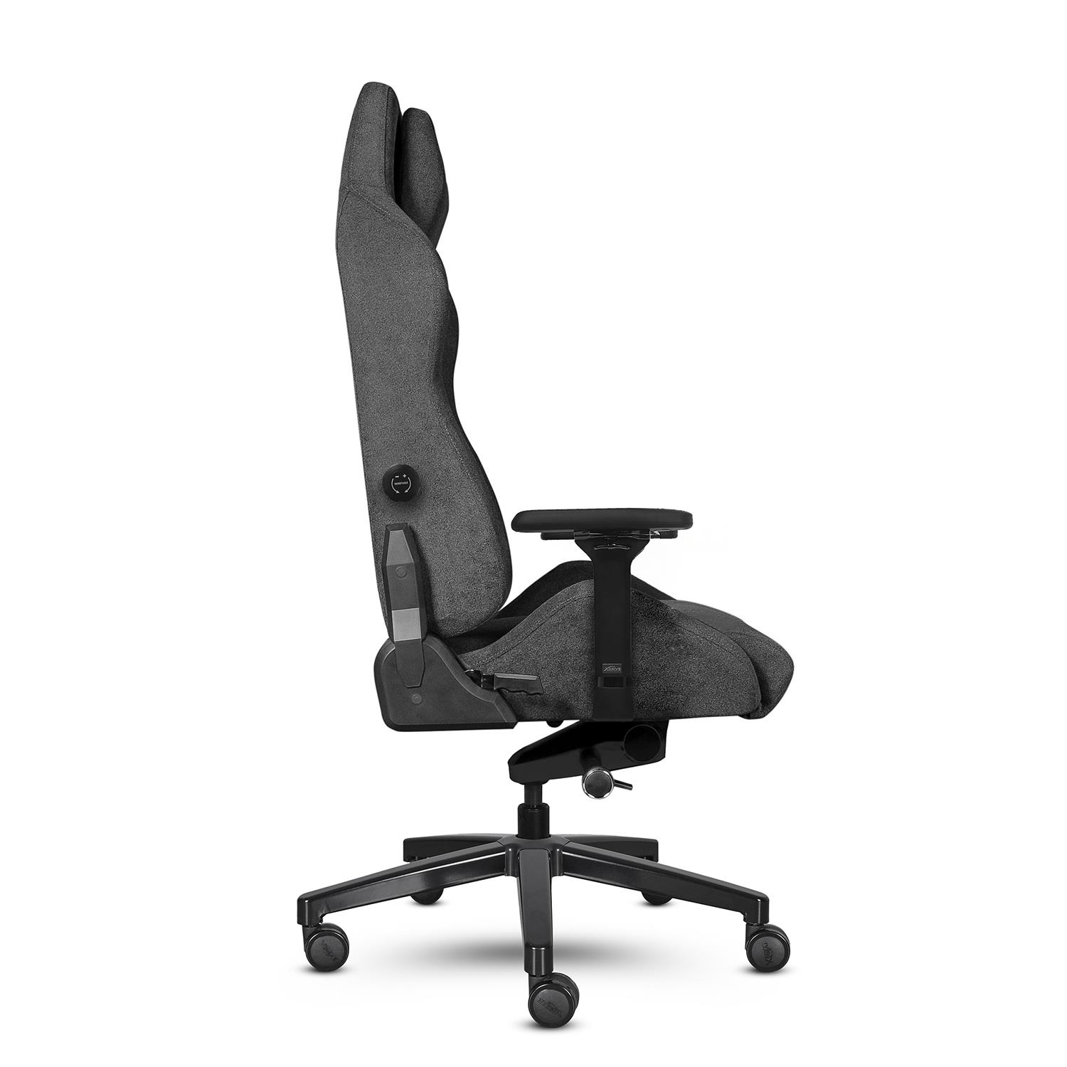 Ayarlanabilir kolçaklı ve yüksek sırtlı koyu gri ergonomik oyuncu koltuğu.