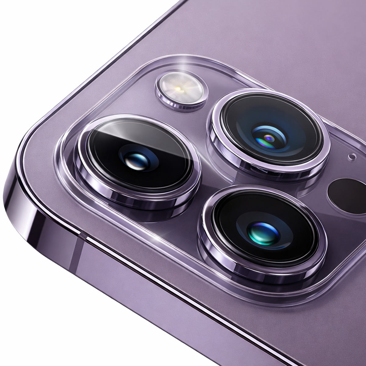 Gros plan des objectifs d'un smartphone violet. Le flash est en haut.