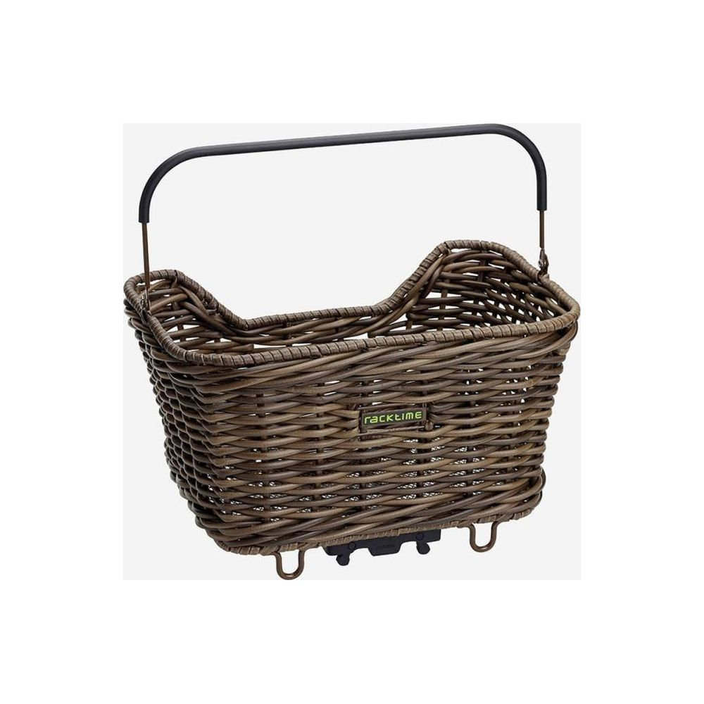 Cesta de bicicleta de mimbre marrón con asa negra y fijación.