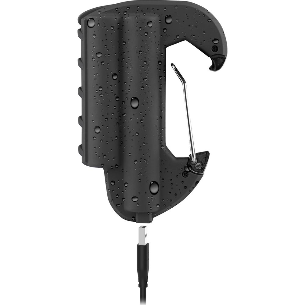 Mousqueton noir avec câble USB et texture de gouttelettes d'eau.