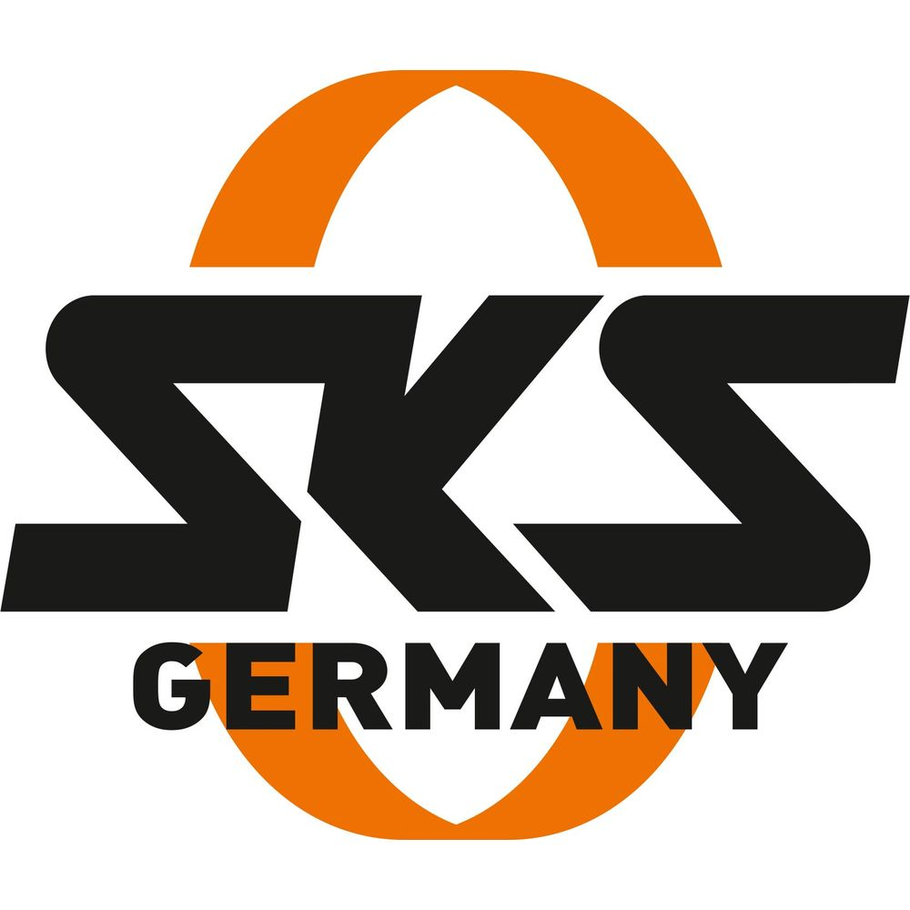 Das SKS-Logo mit schwarzer Schrift und einem orangen Bogen.