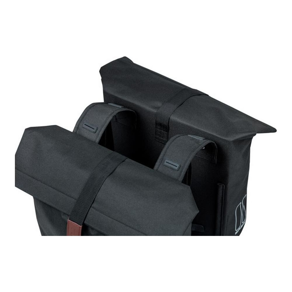 Sacoches de vélo noires avec sangles, sur fond blanc.
