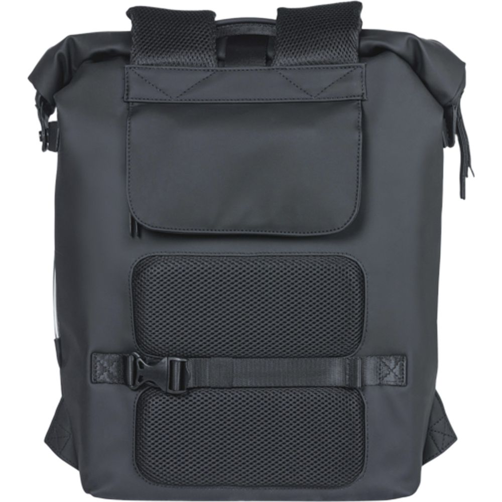 Schwarzer Rucksack mit Rollverschluss und Netzfächern.