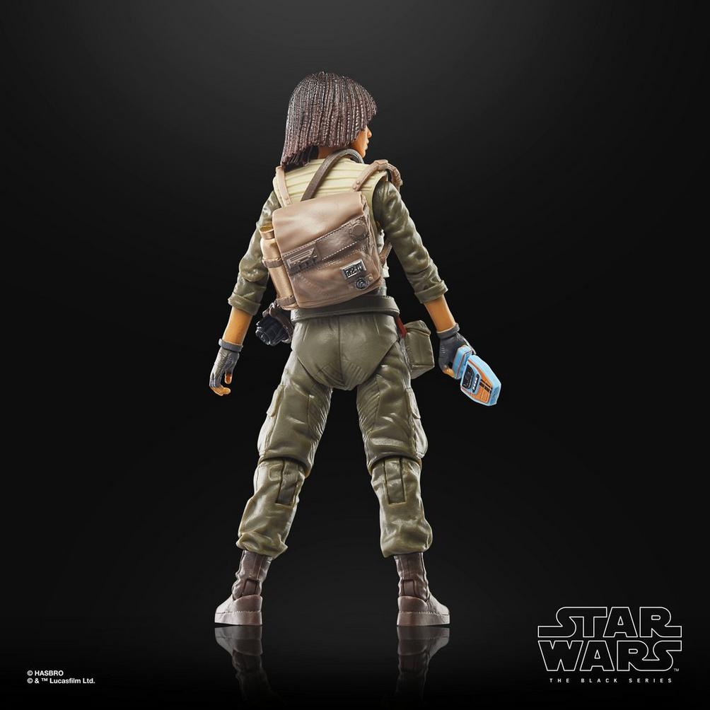 Action figure di Star Wars con zaino e dispositivo blu in mano.