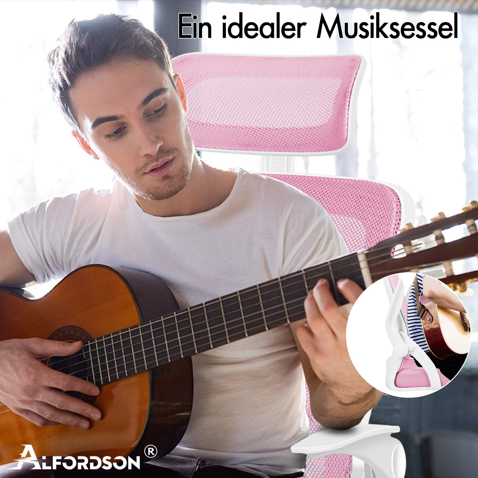 Mann spielt Gitarre auf einem rosa Stuhl mit Netzrücken.