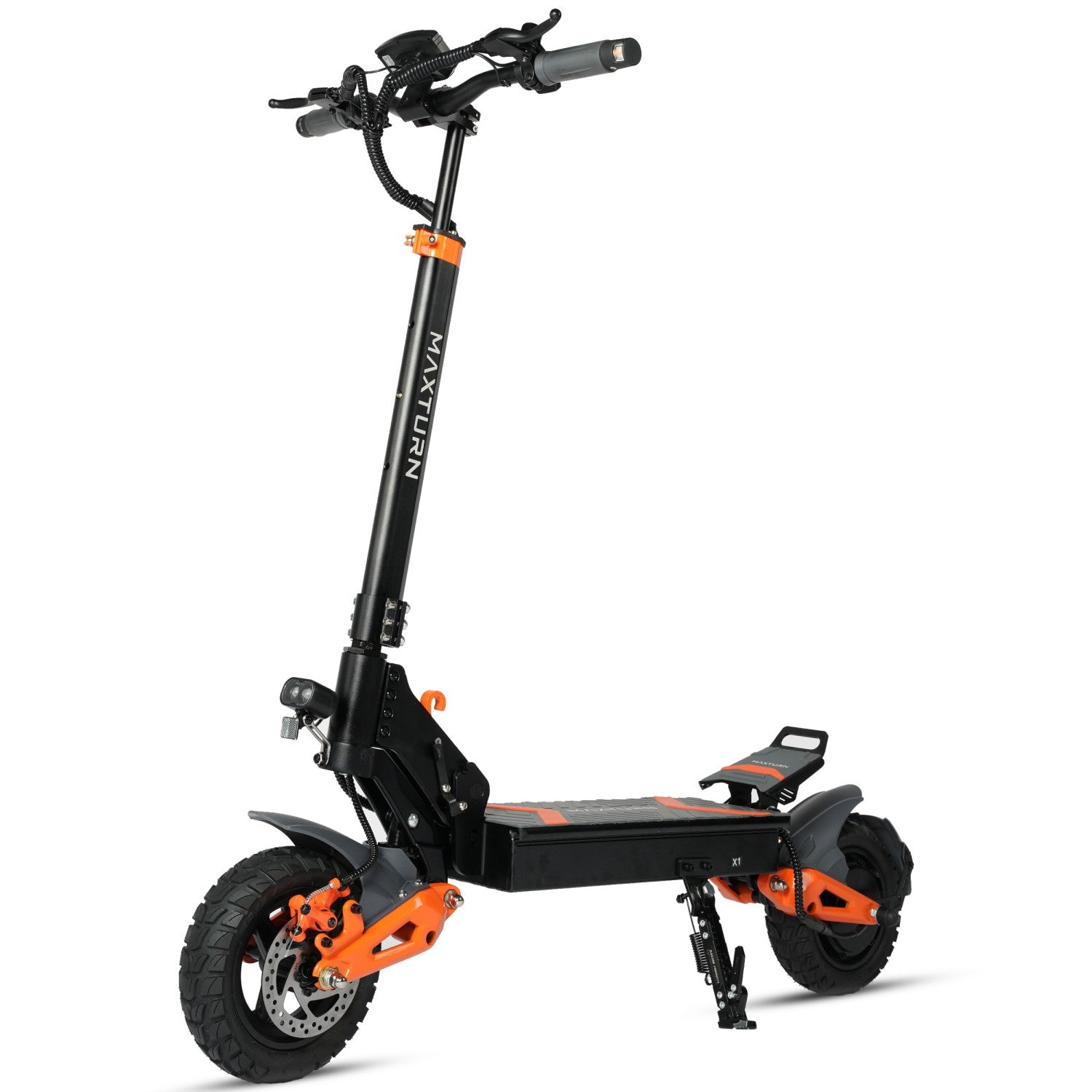 Schwarzer Elektroroller mit orangen Akzenten und grobstolligen Reifen.