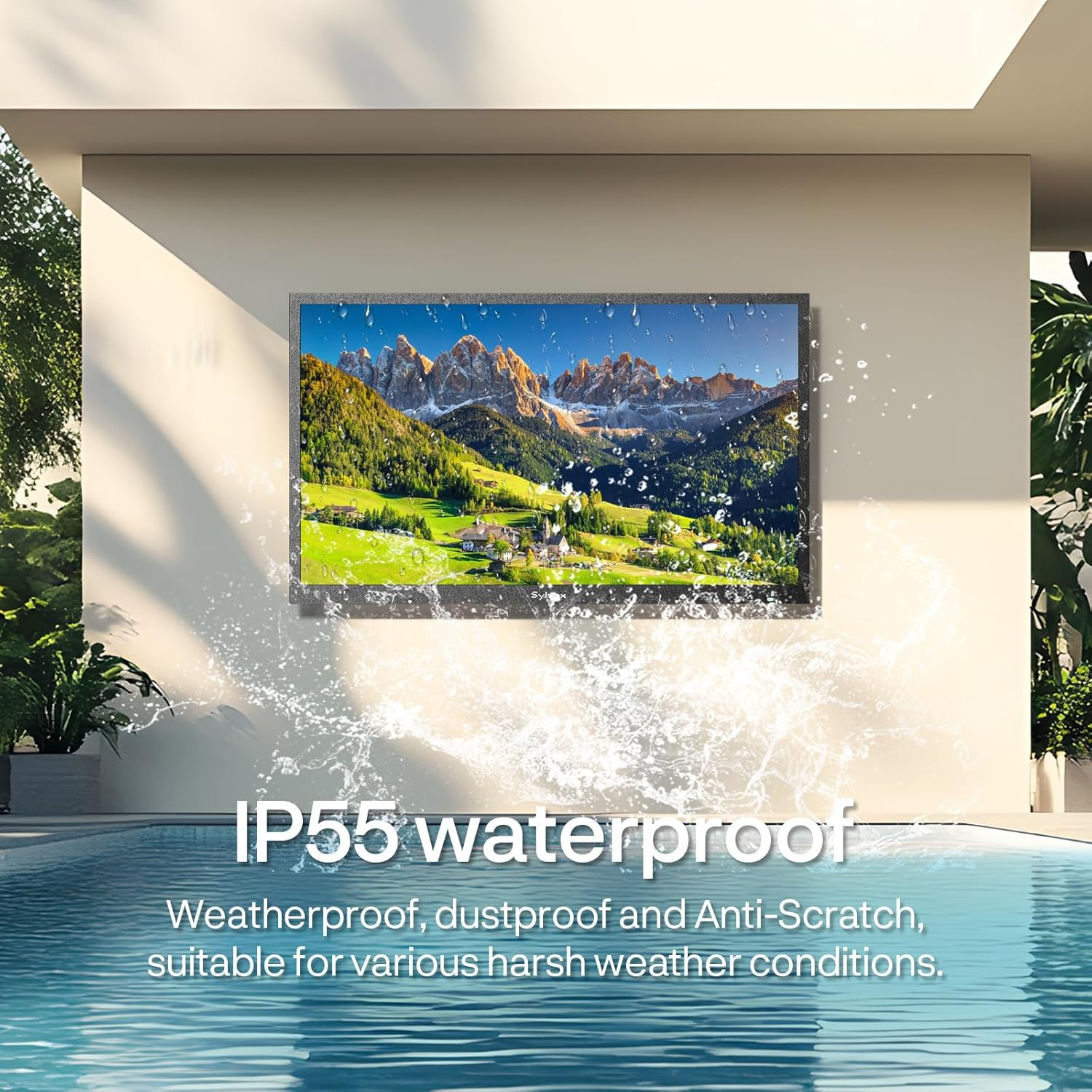 Un televisor impermeable muestra una escena de montaña junto a una piscina con salpicaduras.