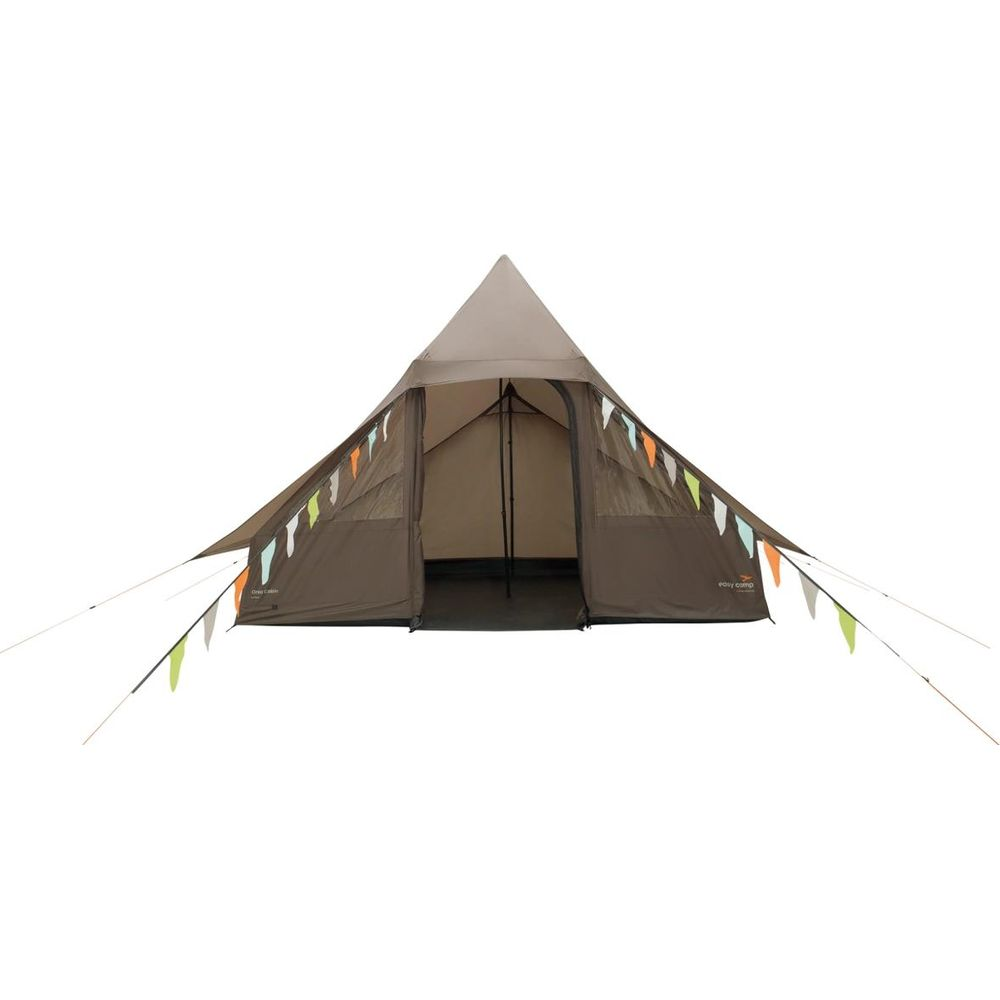 Tenda a cupola marrone con bandierine colorate su sfondo bianco.