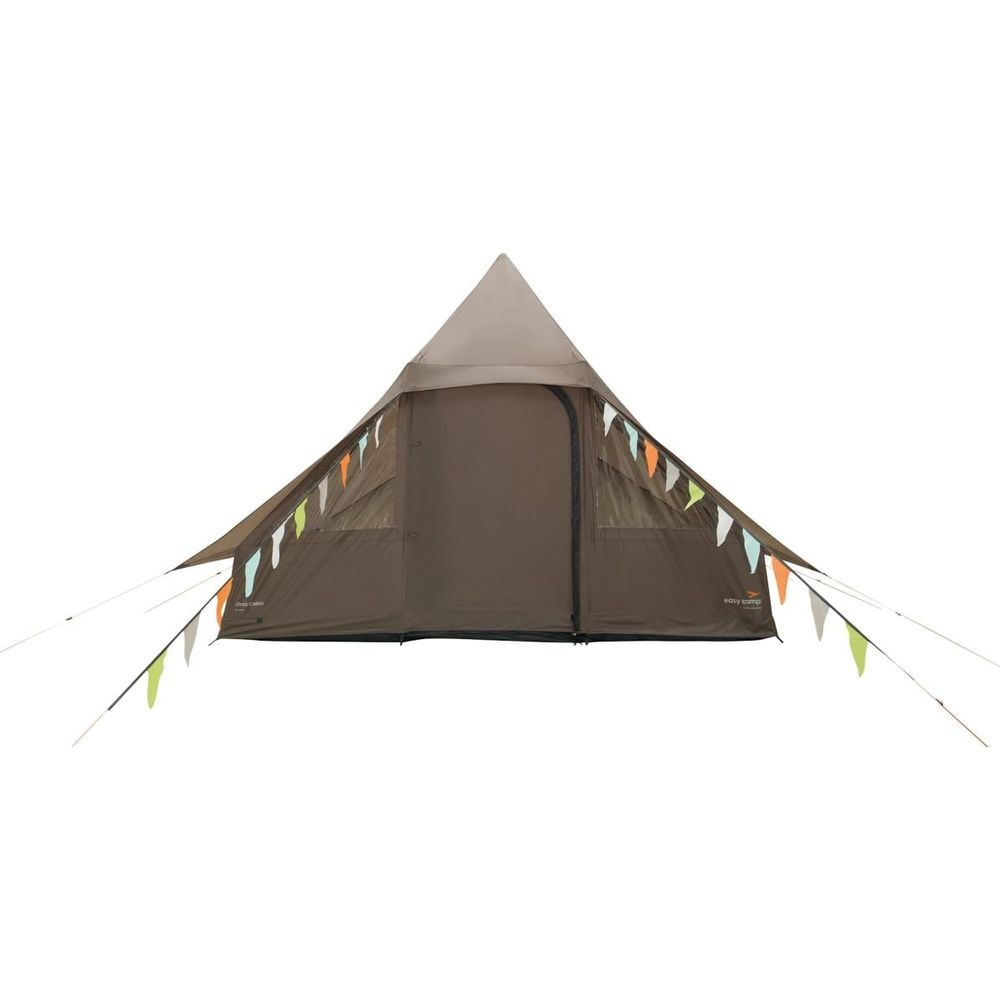 Tenda marrone con ghirlanda di festoni colorati su sfondo bianco.