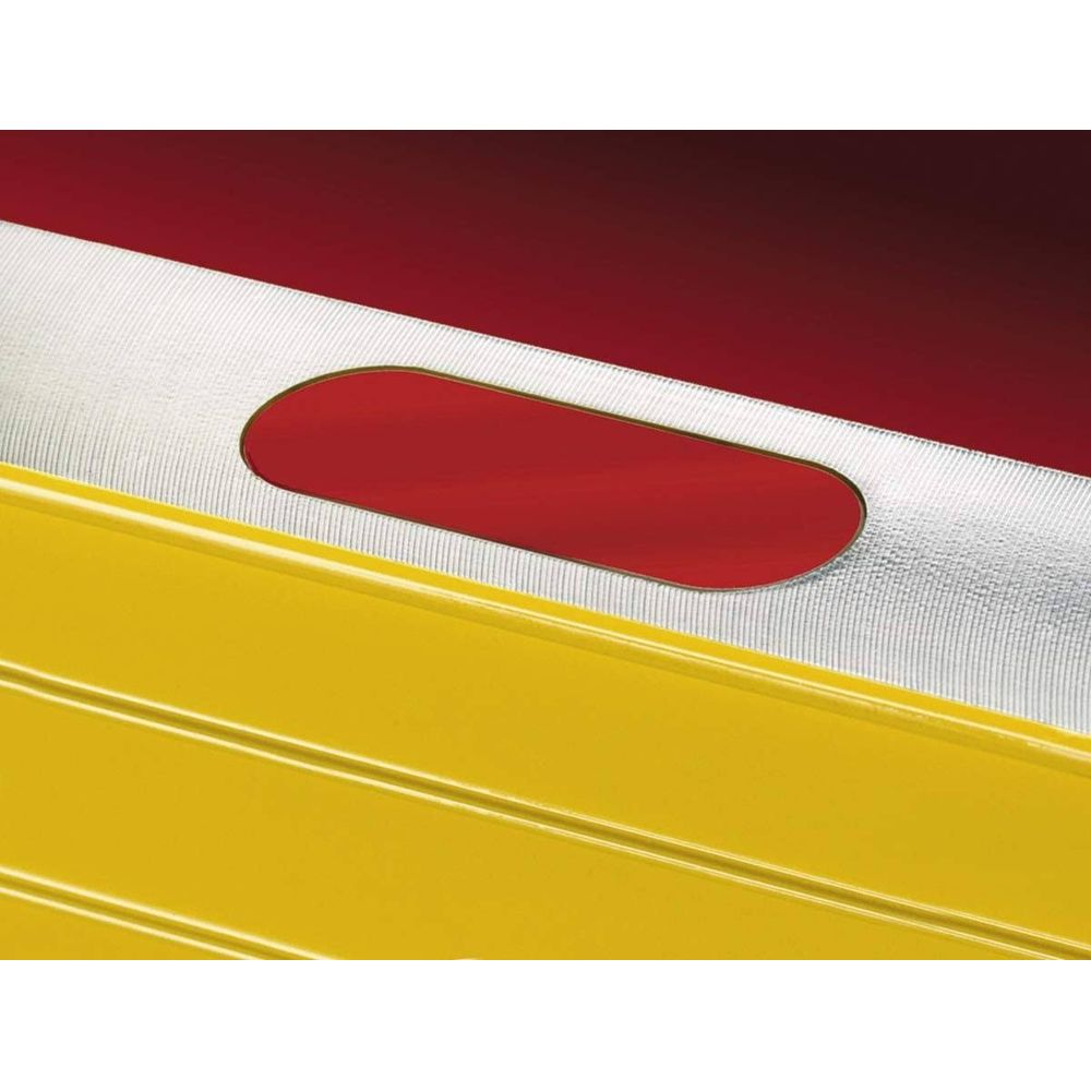 Surface texturée rouge et blanche avec un élément ovale rouge et des rayures jaunes.