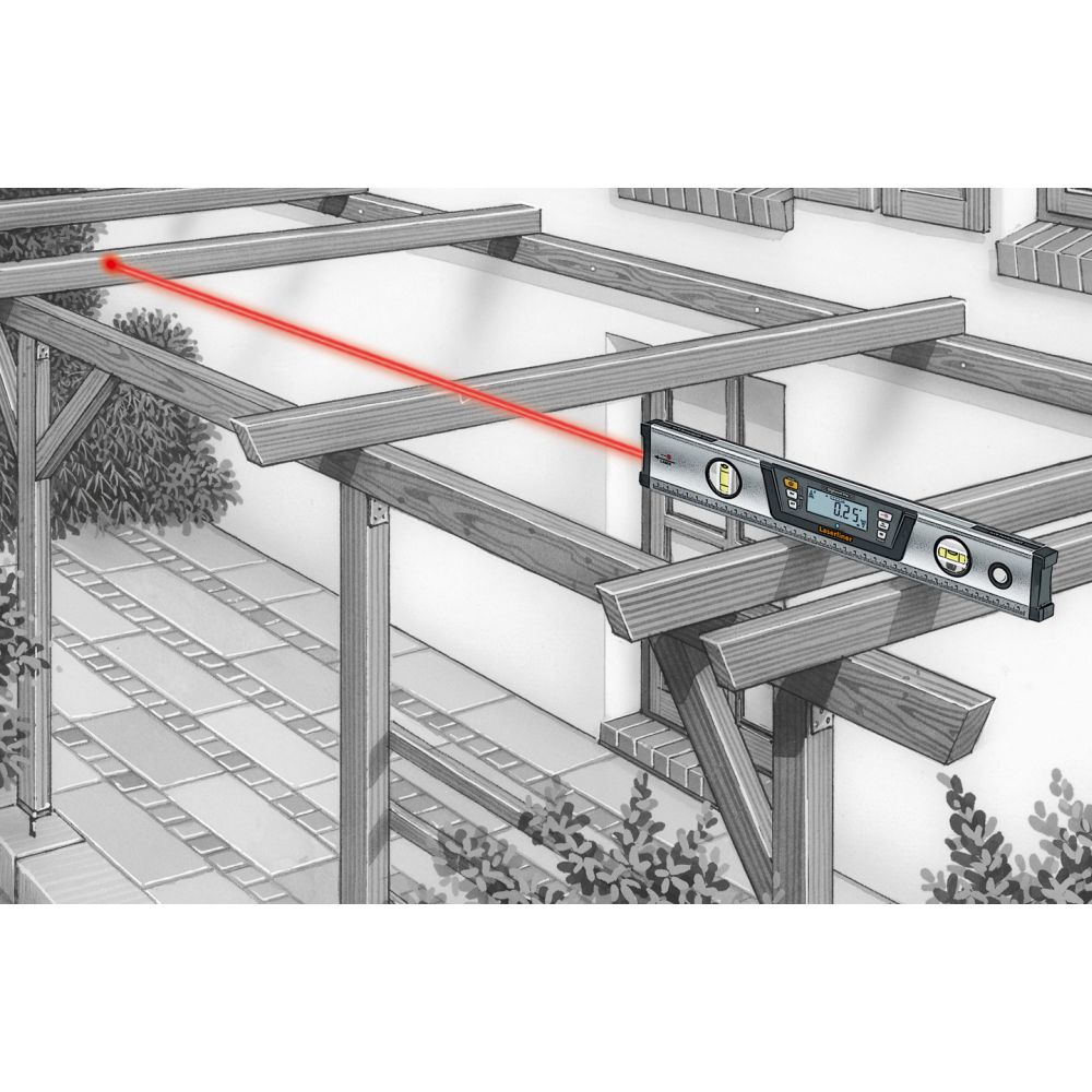 Ein Laser-Wasserwaage richtet einen roten Laserstrahl auf den Holzrahmen einer Pergola.