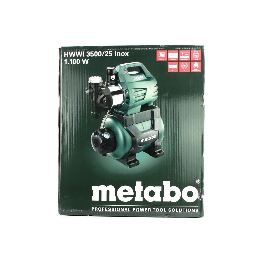 Grüne Metabo Pumpe auf Karton. Modell HWWI 3500/25 Inox.