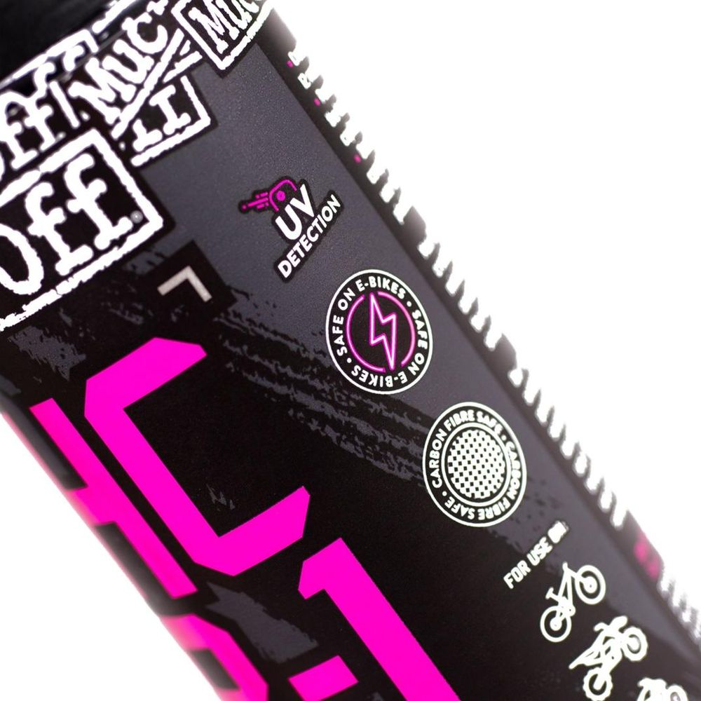 Schwarze Flasche mit pinker Schrift, UV-Erkennung und E-Bike-Symbolen.
