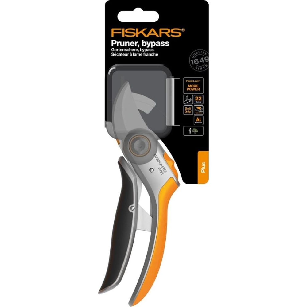 Fiskars Bypass Gartenschere mit orangen Griffen, auf Verpackung.