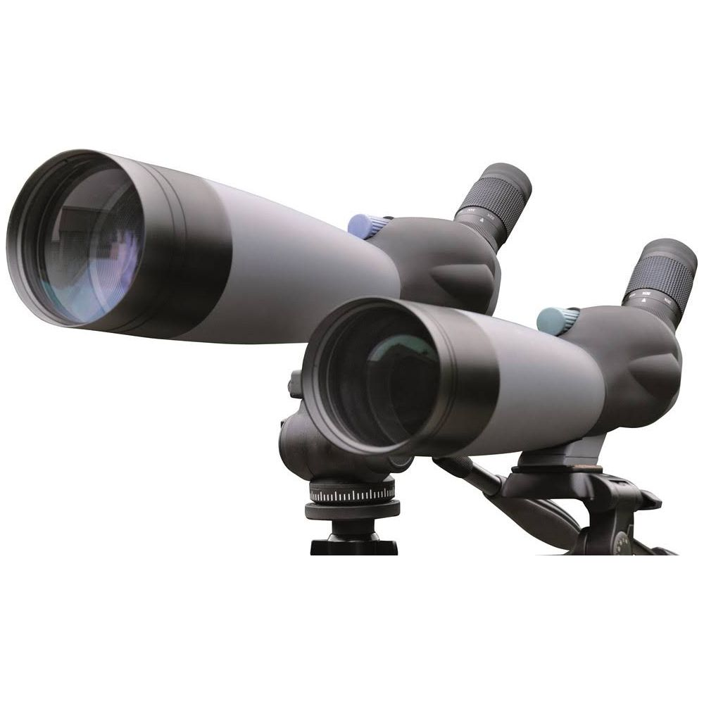 Due telescopi montati su treppiede, sfondo bianco.
