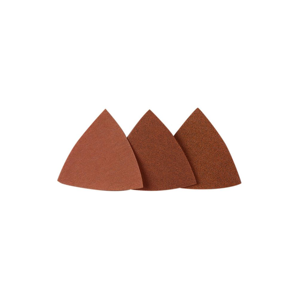 Tre platorelli triangolari per levigatura in varie tonalità di marrone, uno accanto all'altro su bianco.