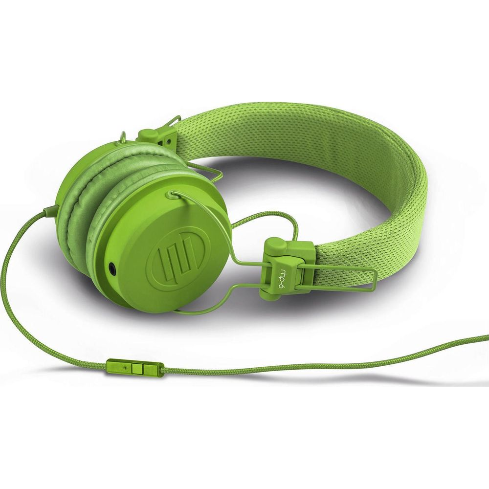 Casque vert avec arceau en tissu et cordon, sur fond blanc.
