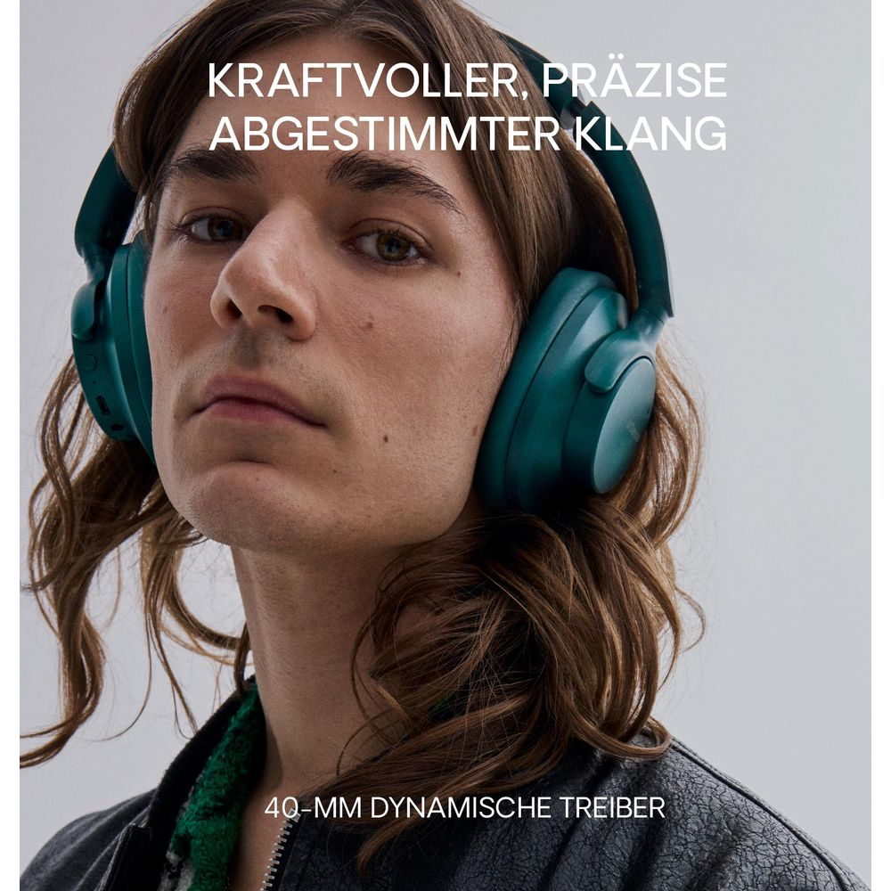 Mężczyzna w turkusowych słuchawkach, tekst: Mocny, precyzyjny dźwięk.