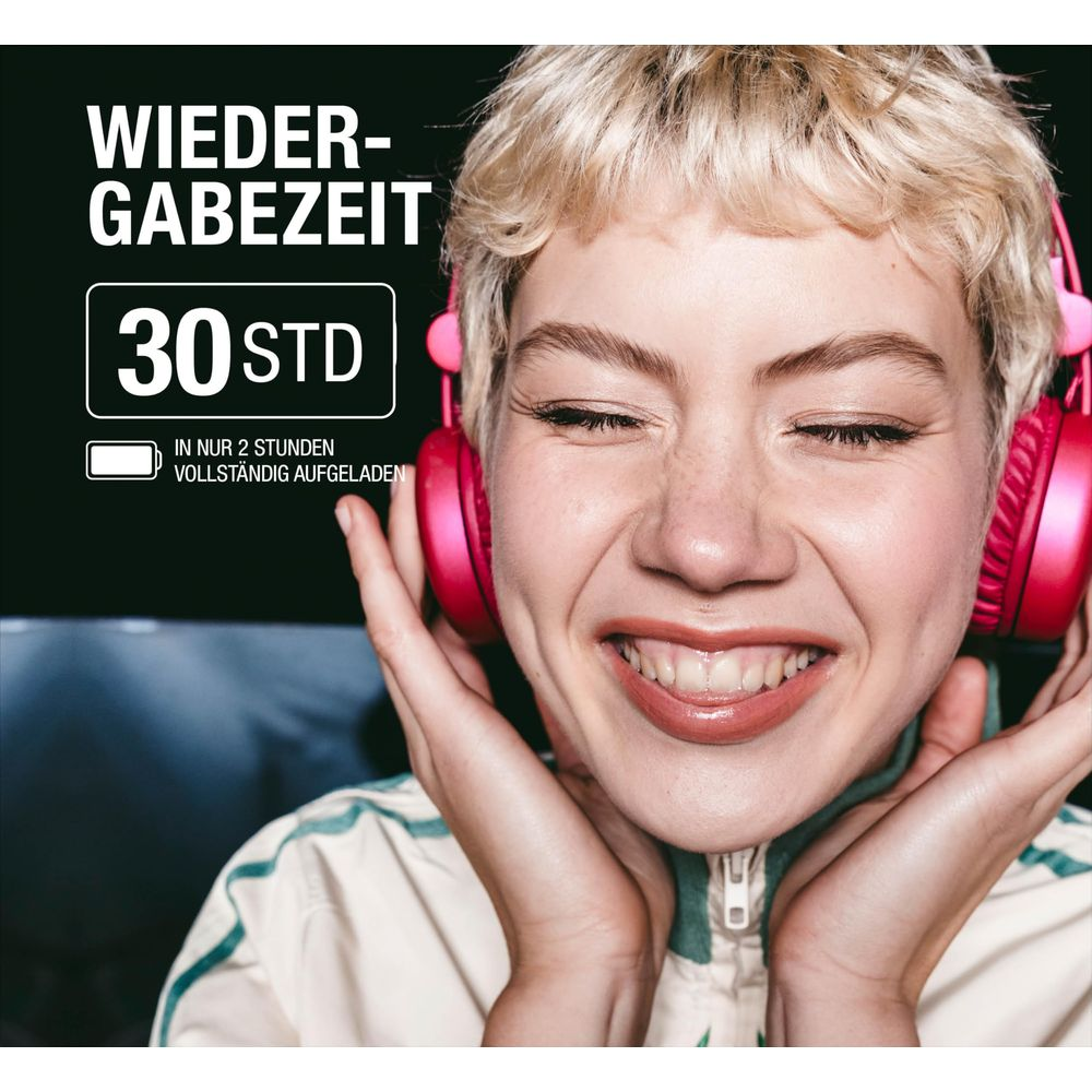 Frau mit pinken Kopfhörern lacht, 30 Stunden Wiedergabezeit.