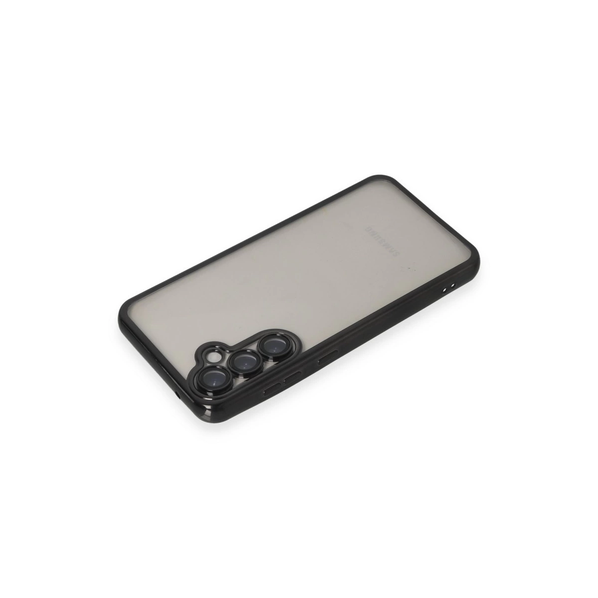 Arkada üç kamerası olan siyah bir telefon, beyaz arka plan üzerinde.