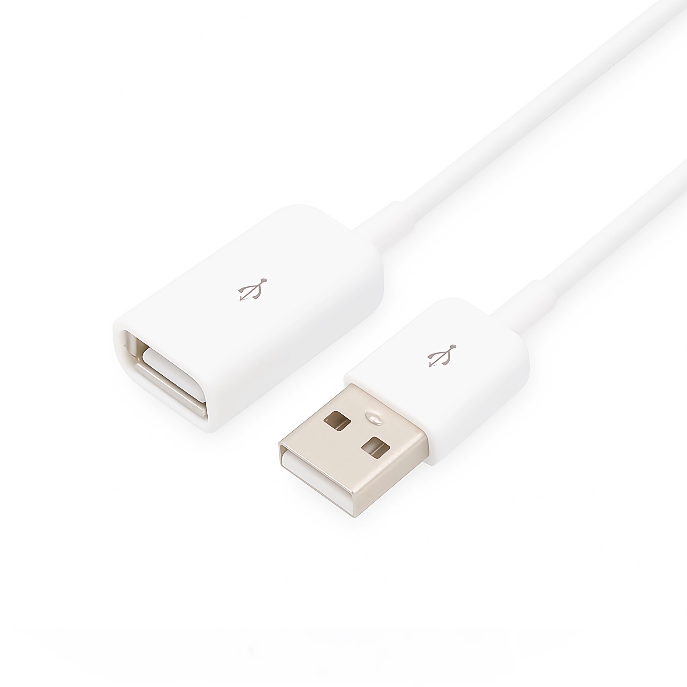 Ein weißes USB-Kabel mit einem Stecker und einer Buchse, beide mit USB-Symbol.