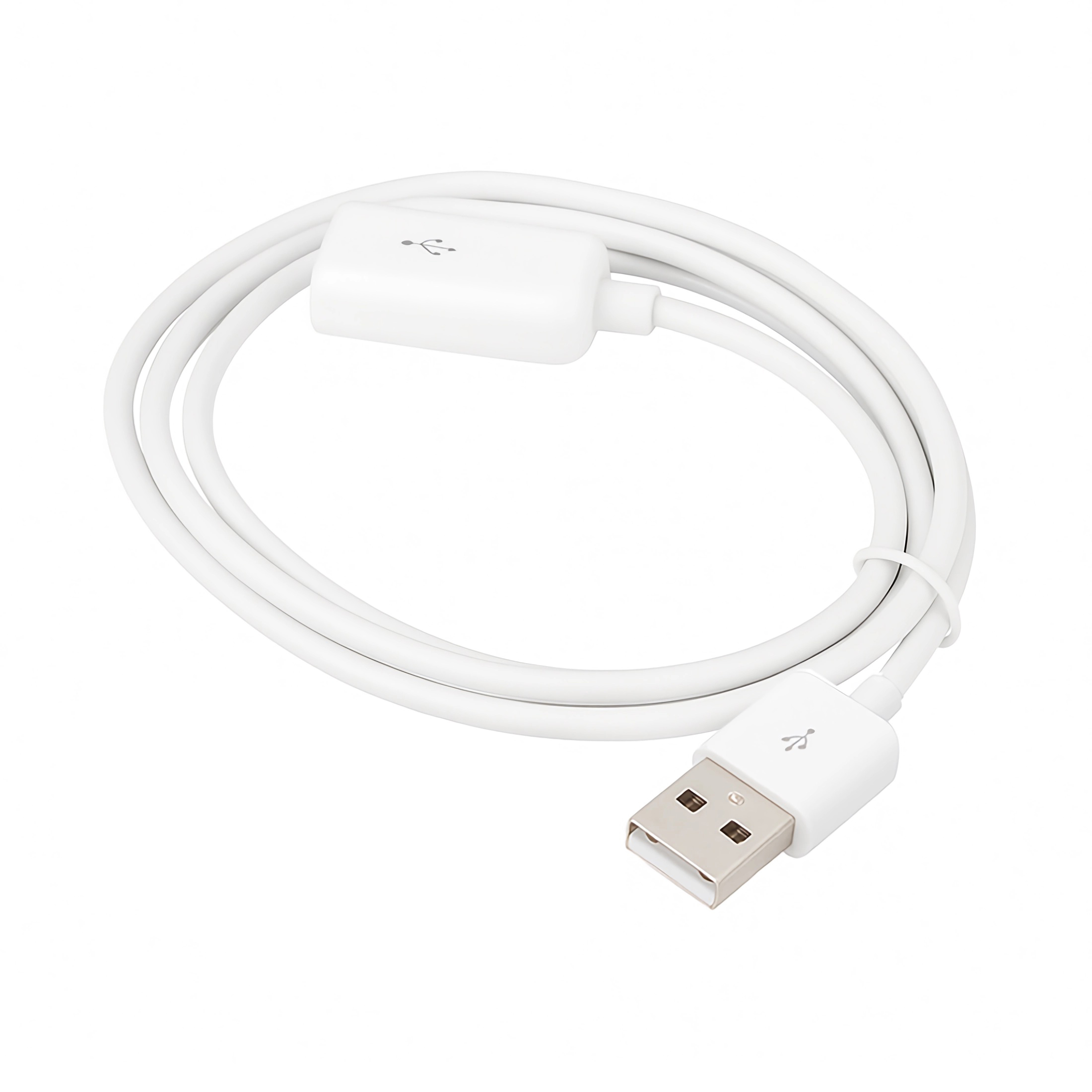 Ein weißes USB-Kabel liegt in einer Schleife mit einem Stecker.
