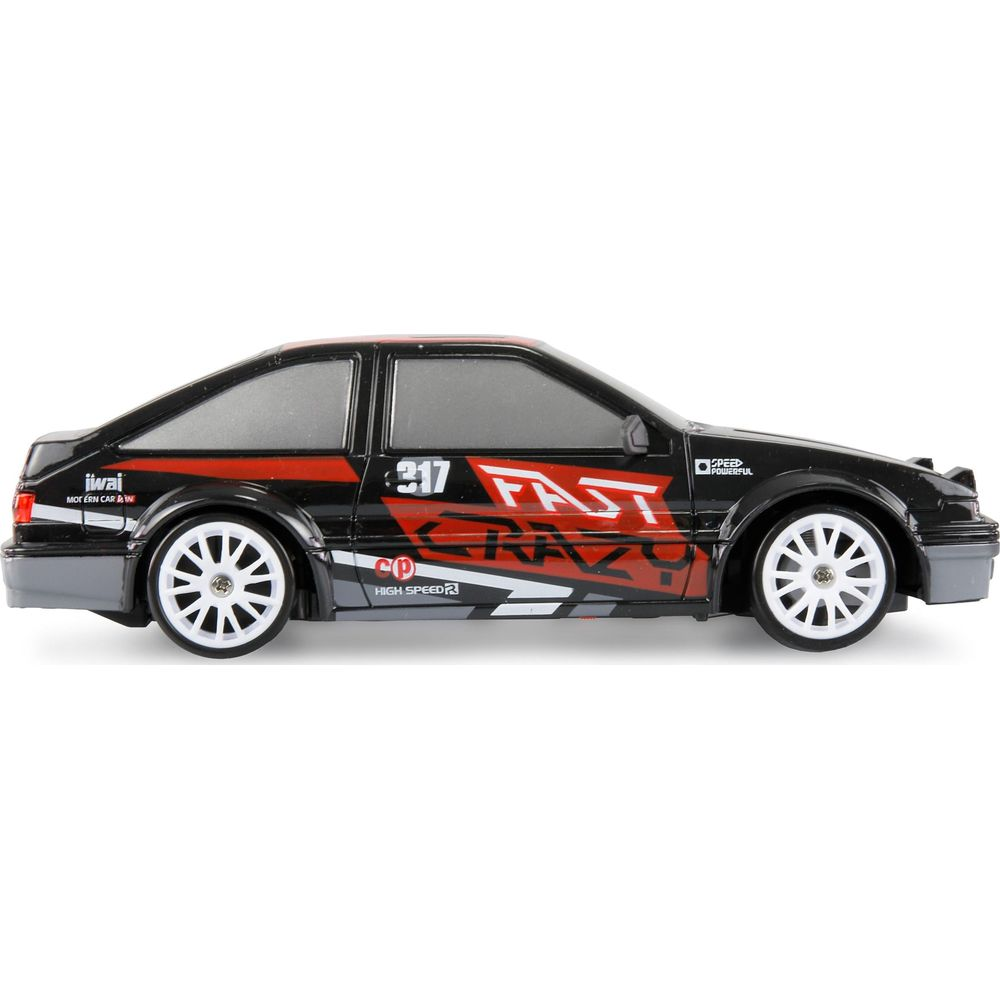 Schwarzes RC-Auto mit rotem "FAST CRAZY"-Aufdruck und weißen Felgen.
