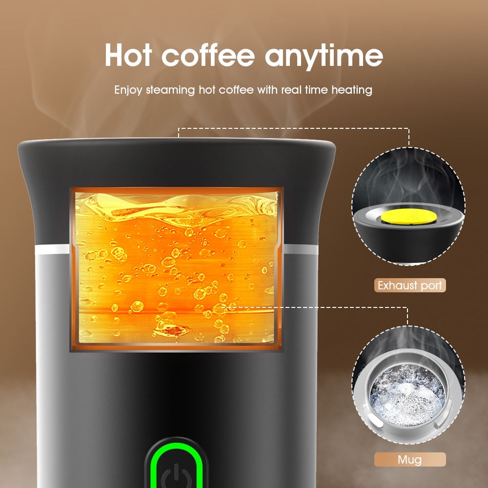 Ein Becher mit heißem Kaffee, der dampft. Ein Fenster zeigt Blasen im Kaffee.