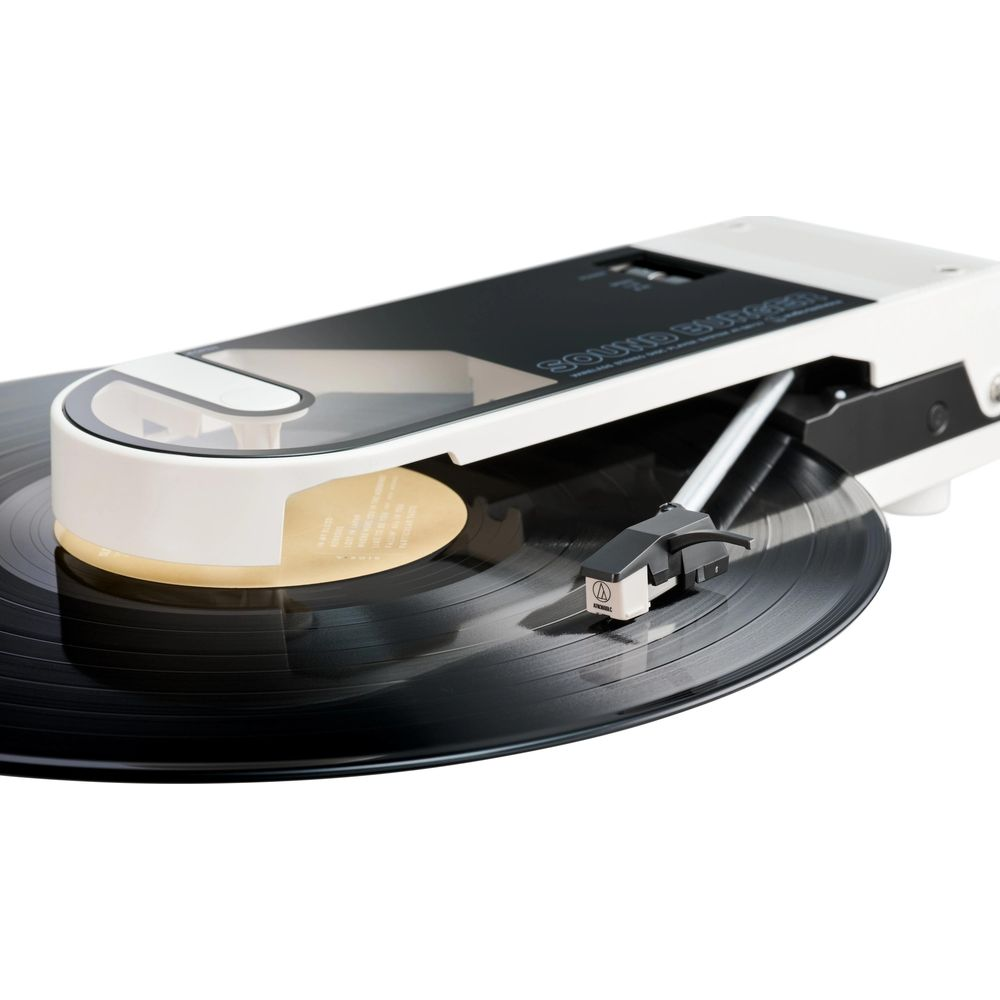 Un tocadiscos blanco con disco de vinilo negro y brazo.