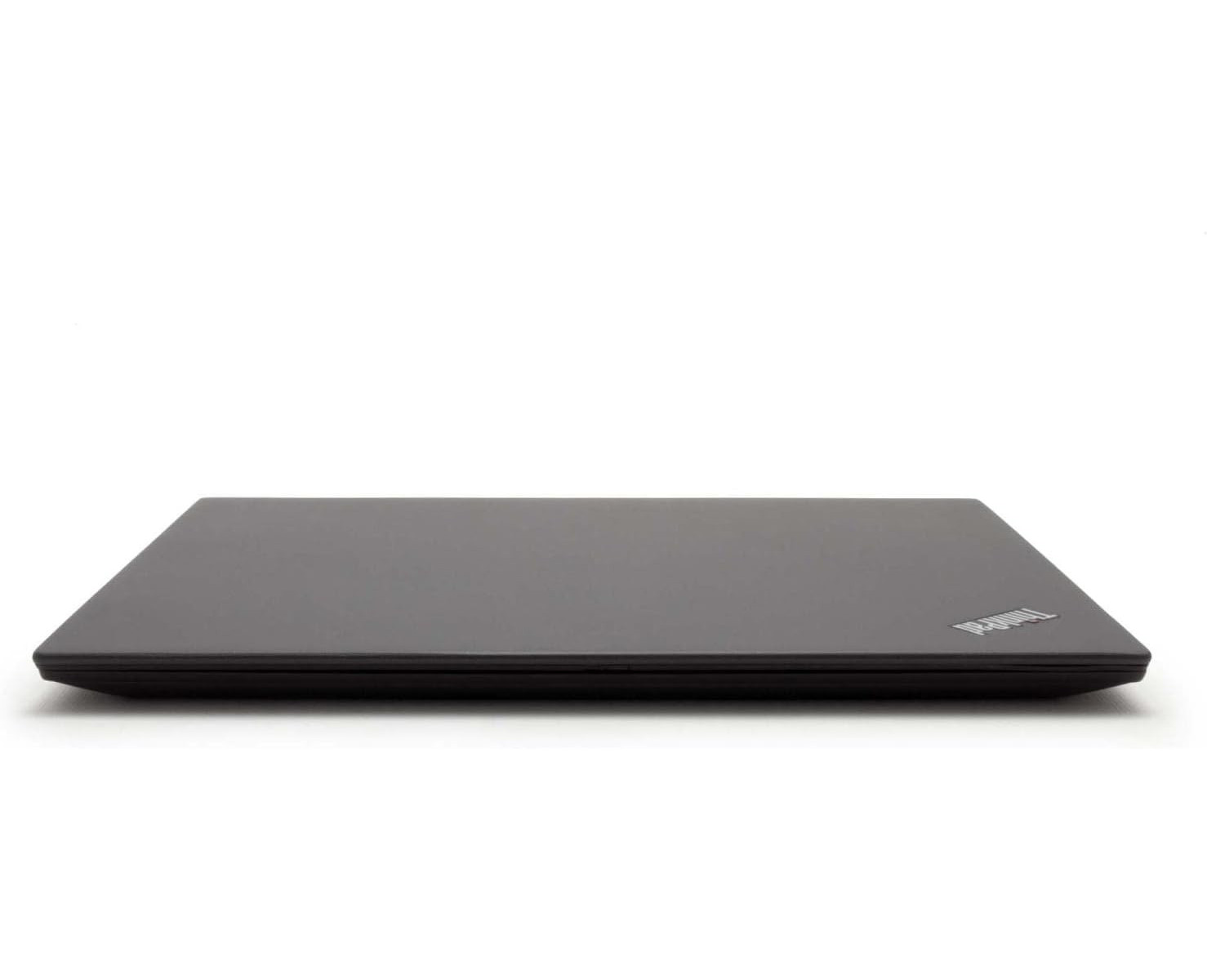 Geschlossenes graues ThinkPad-Laptop auf weißem Hintergrund.
