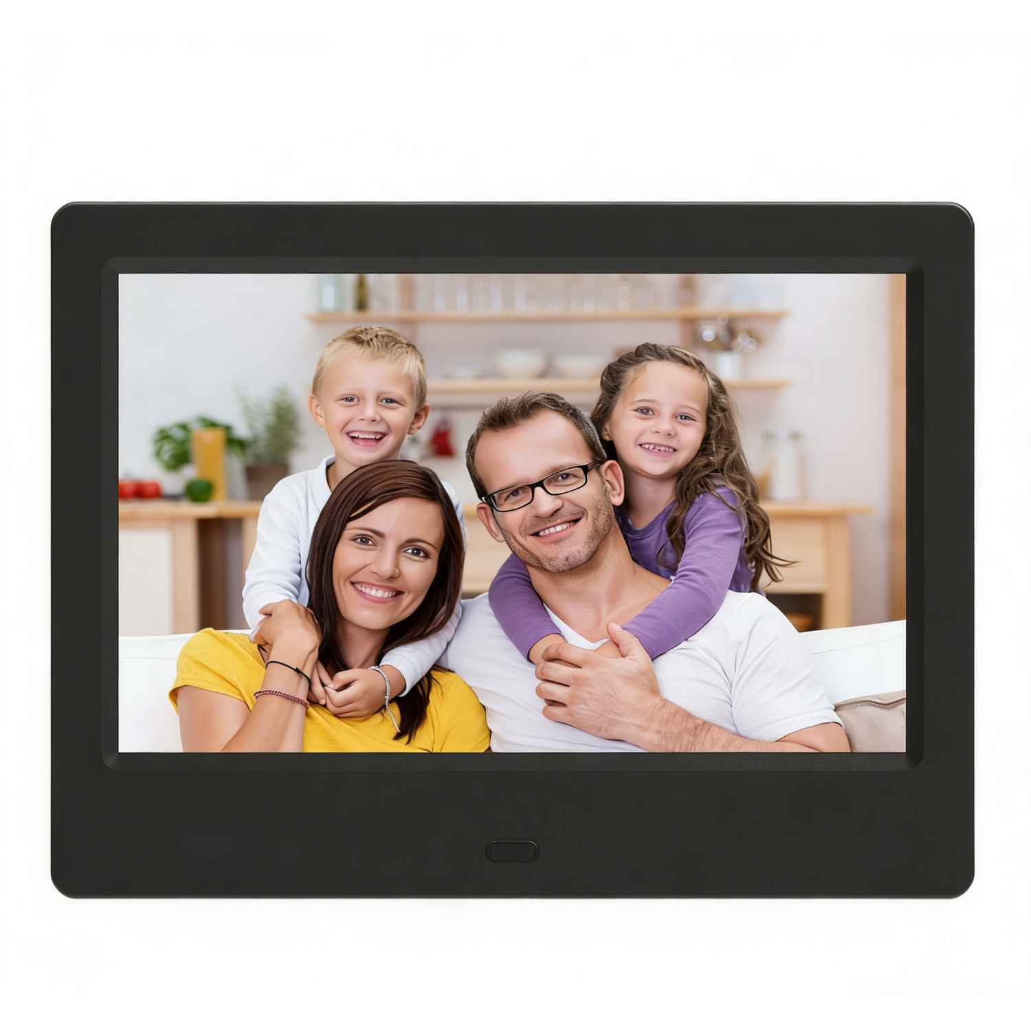 Digitale Bilderrahmen mit einer lachenden Familie aus vier Personen im Innenbereich.