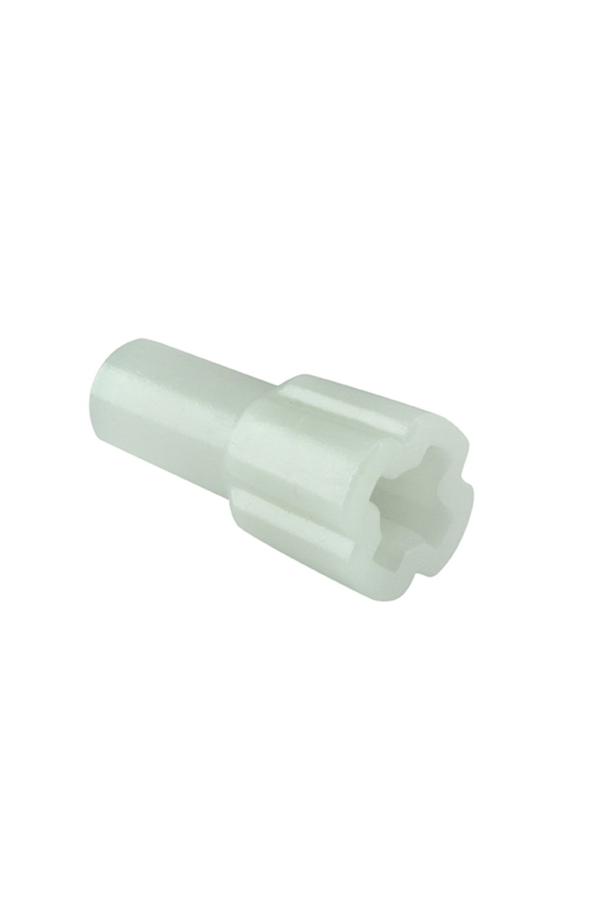 Silindirik ve yıldız şeklinde uçlu beyaz plastik adaptör.
