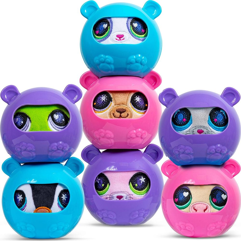 Sei peluche colorati in custodie sferiche, impilati in due file.