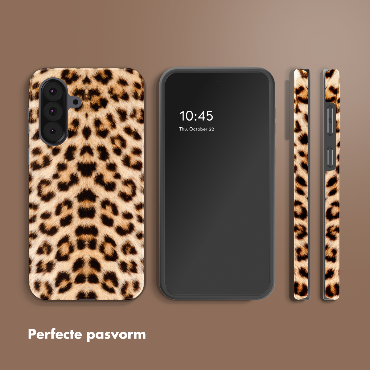 Coque de téléphone léopard à côté d'un smartphone et de deux coques fines.