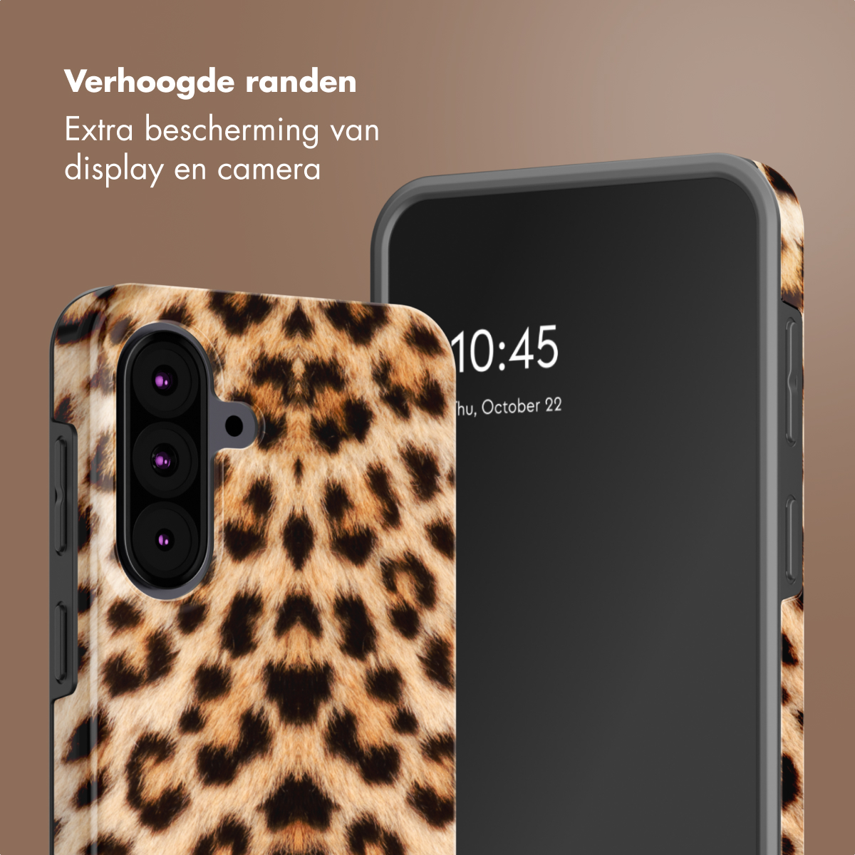 Coque de téléphone léopard à côté d'un smartphone affichant 10h45.