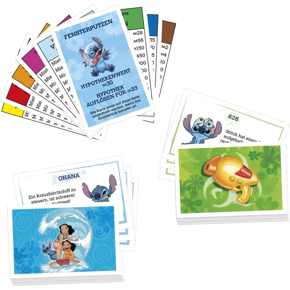 Lilo, Stitch und Nani reiten auf einer Welle. Spielkarten und ein Spielzeug-Megafon liegen daneben.