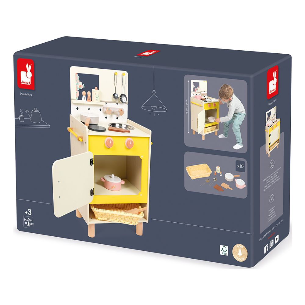 Janod Spielküche mit Zubehör, gelb und naturfarben, auf Kartonverpackung.